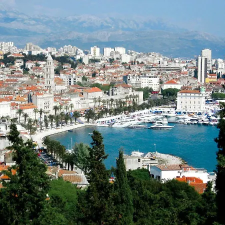 Cozy Coastal Gama Split